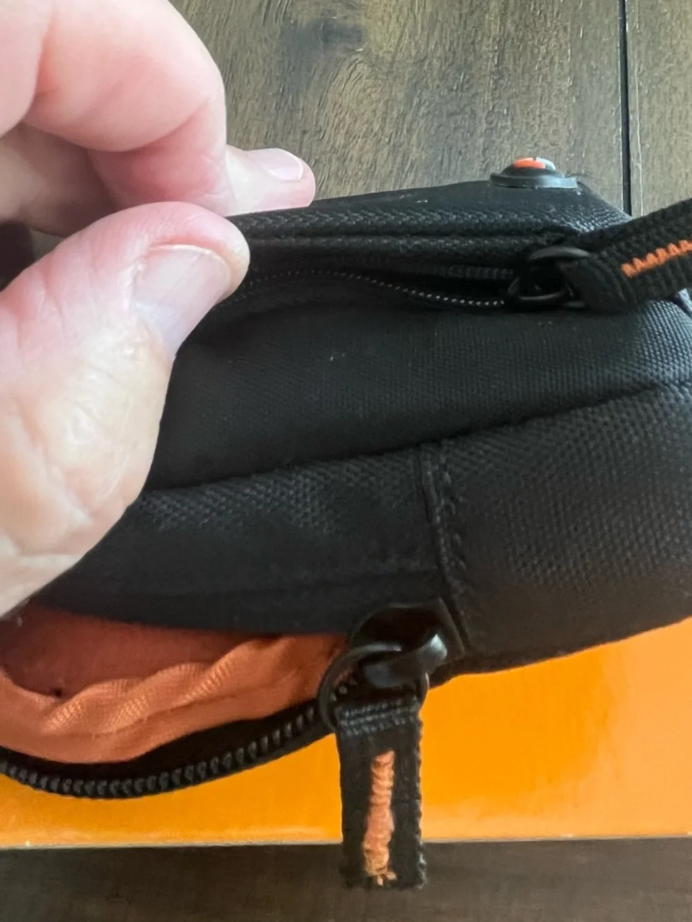 Lowepro Tahoe 10 Camera Case Black Padded Compact with Belt Loop: NWT!
